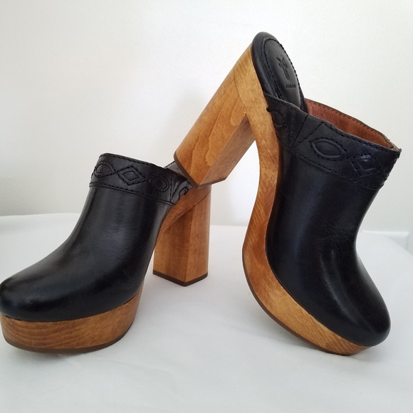 frye emily clog